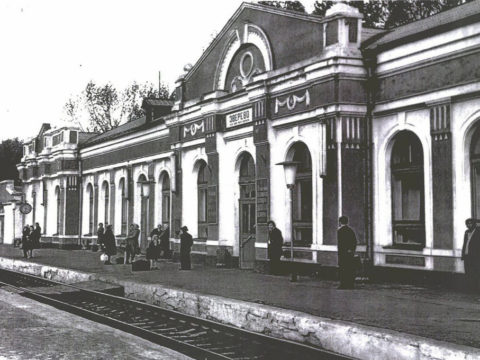 Железнодорожный вокзал города Зверево