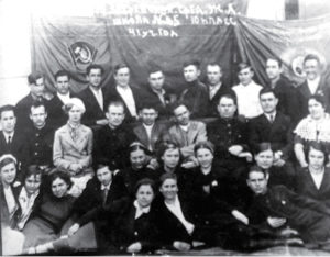 Выпускной класс железнодорожной школы № 25, посёлок Зверево, 1941 год
